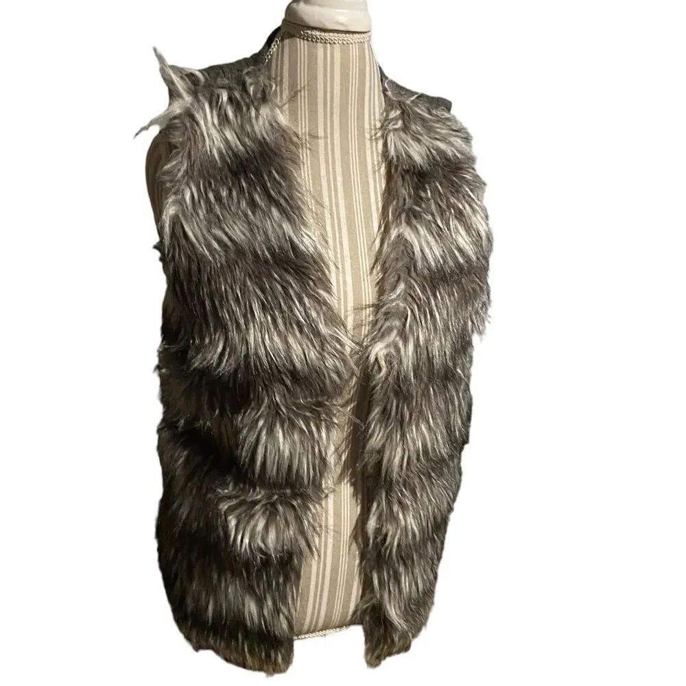 New Directions size XL like new faux fur vest sweater back (gray) great look